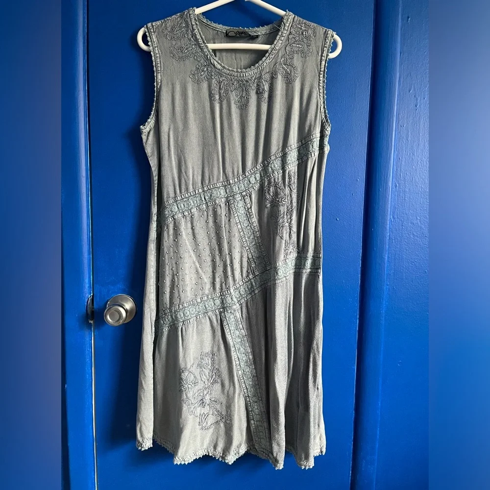 Dress - Picture 1 of 3
